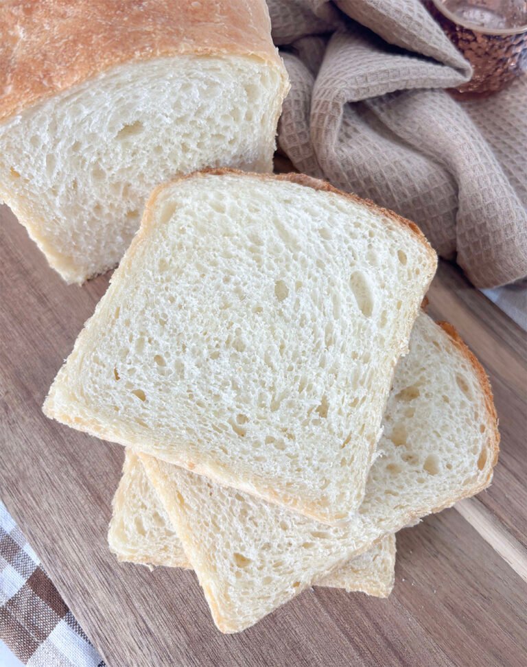 Visão do pão caseiro em fatias
