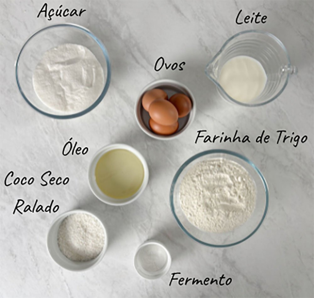 Visão dos ingredientes do bolo de coco gelado