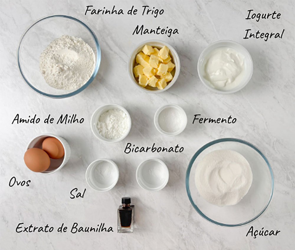 Visão dos ingredientes do bolo bundt clássico de baunilha